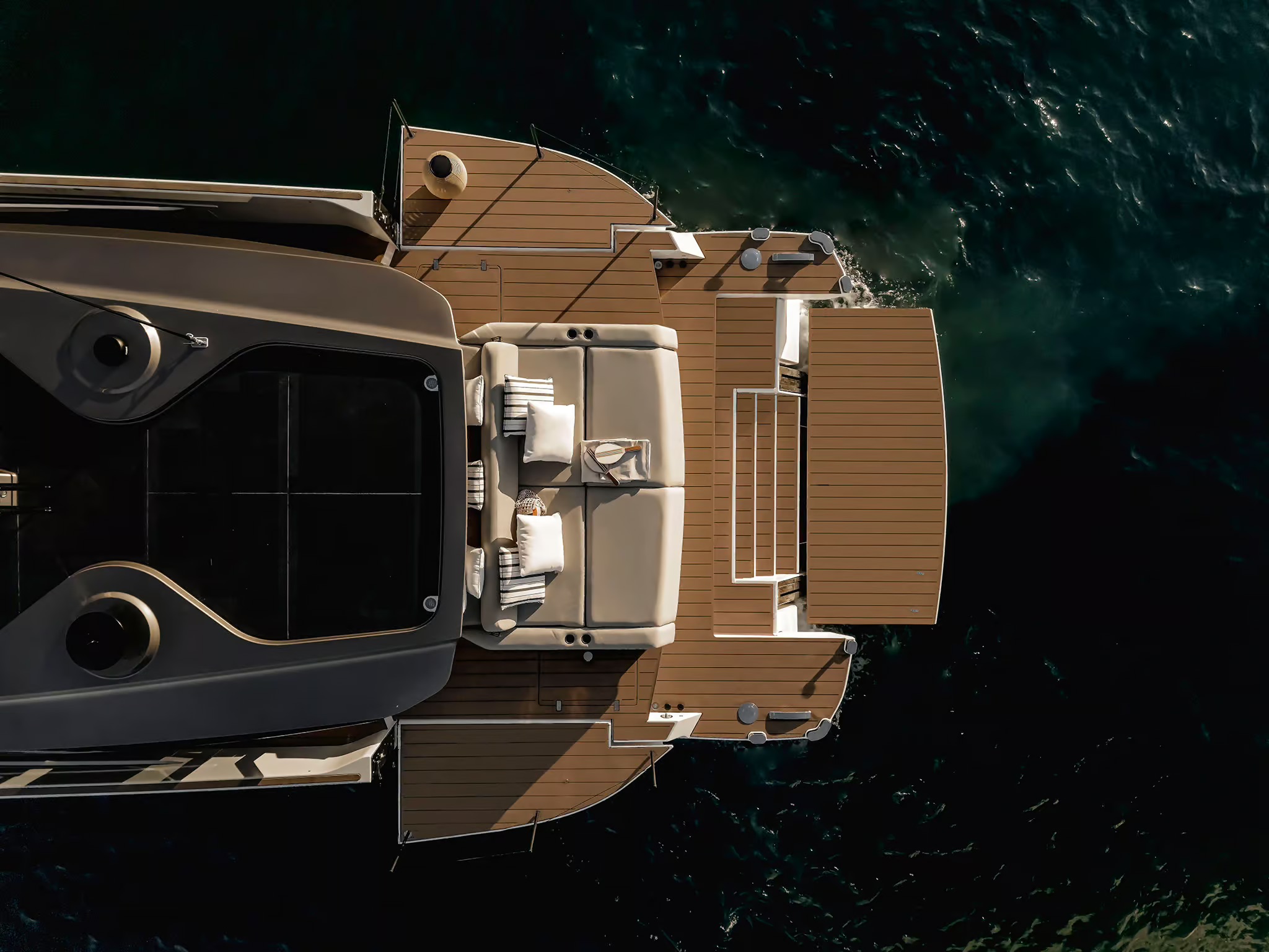 Azimut Seadeck 6, luchtfoto