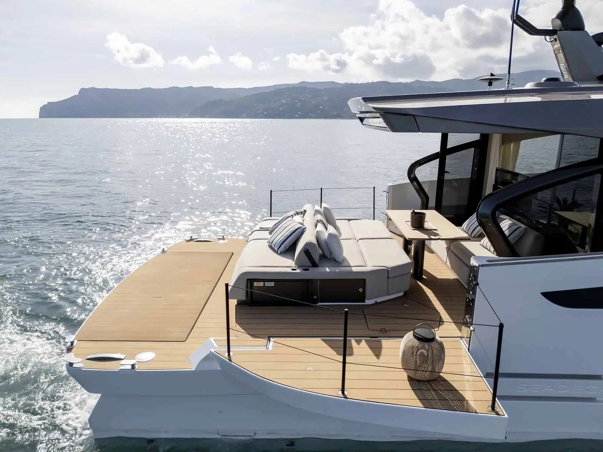 Azimut Seadeck 6, luchtfoto