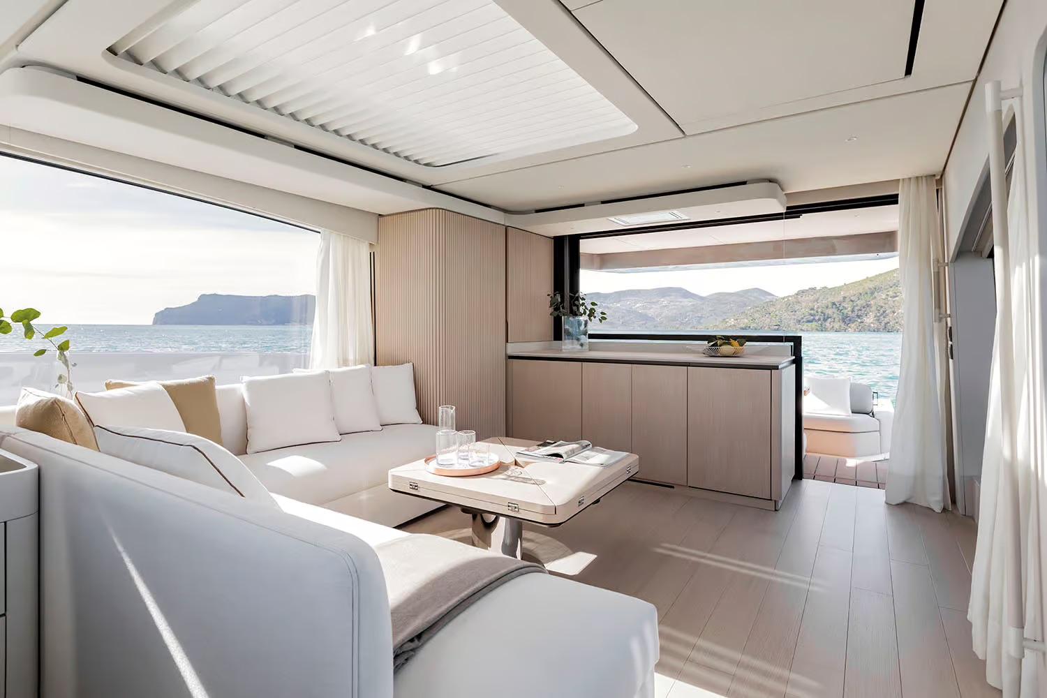 Azimut Seadeck 6, salon