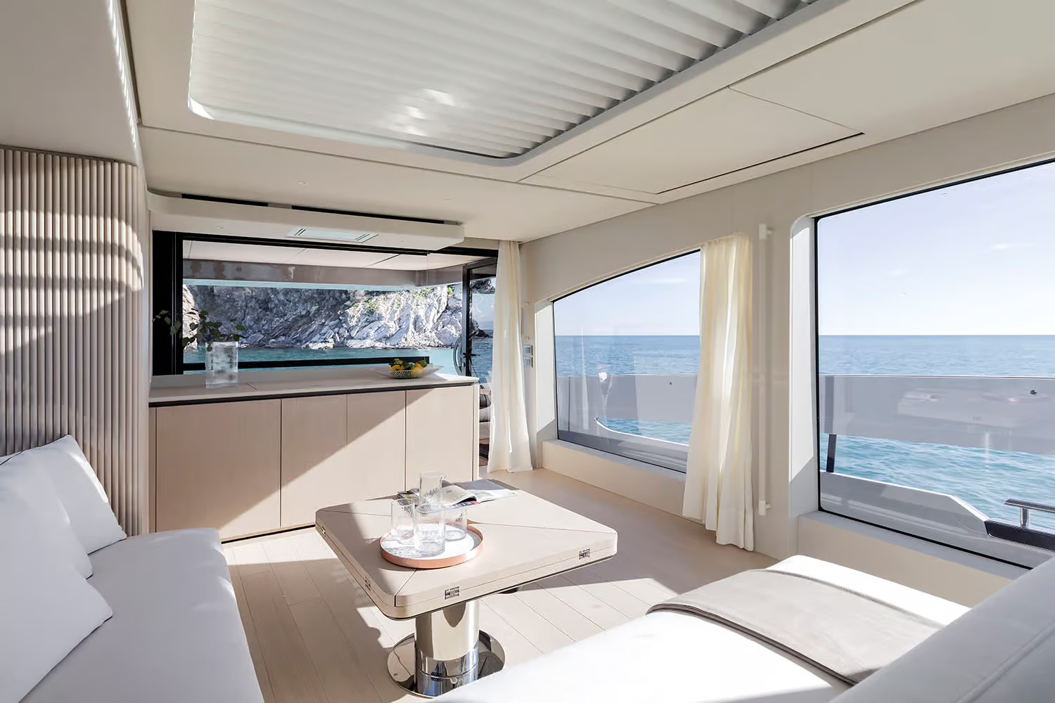 Azimut Seadeck 6, salon