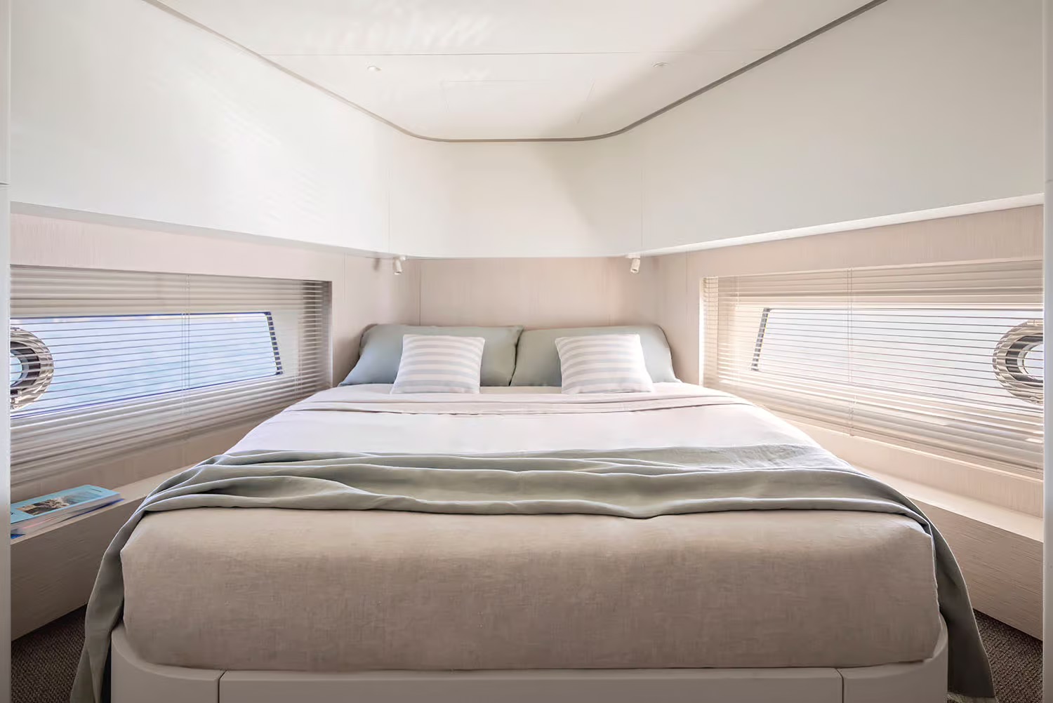 Azimut Seadeck 6, vip hut