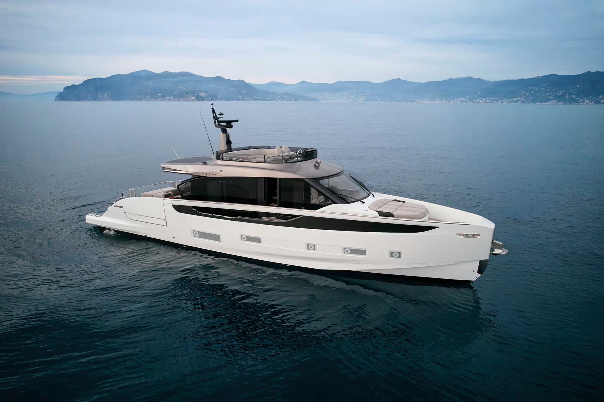 Azimut Seadeck 7, boot van buiten