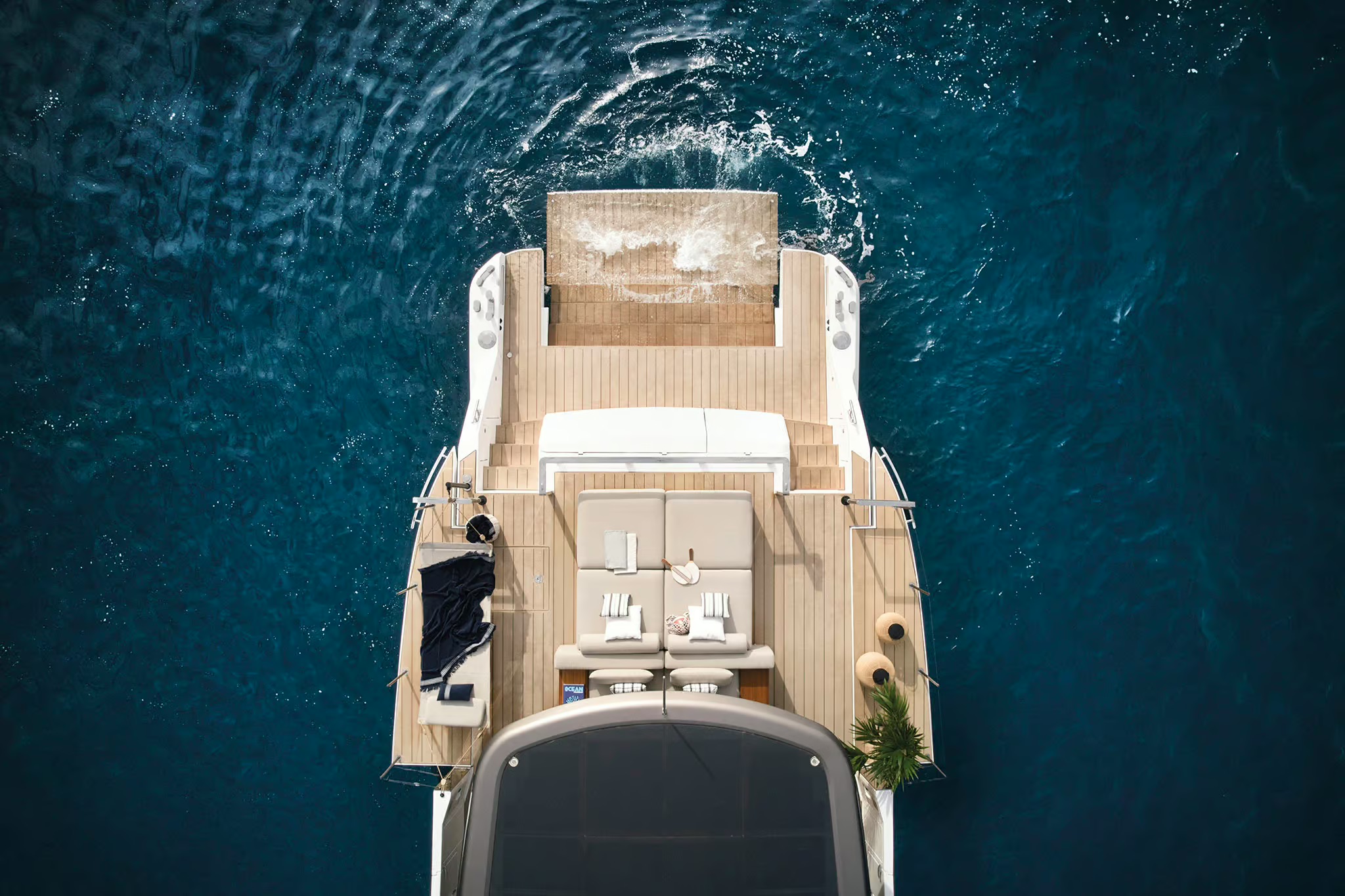 Azimut Seadeck 7, boot van buiten