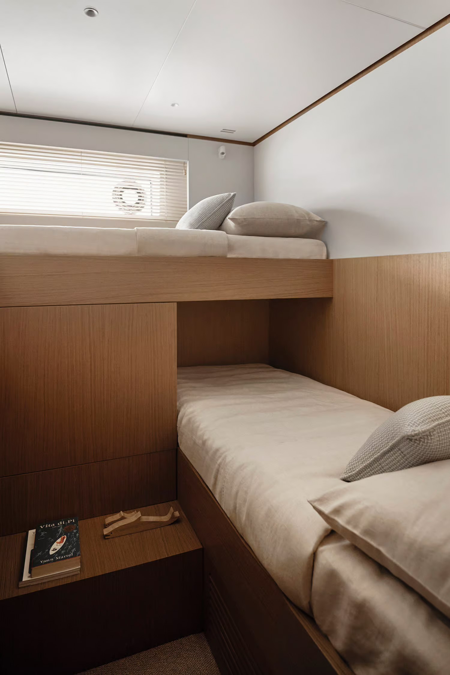 Azimut Seadeck 7, gastenhut