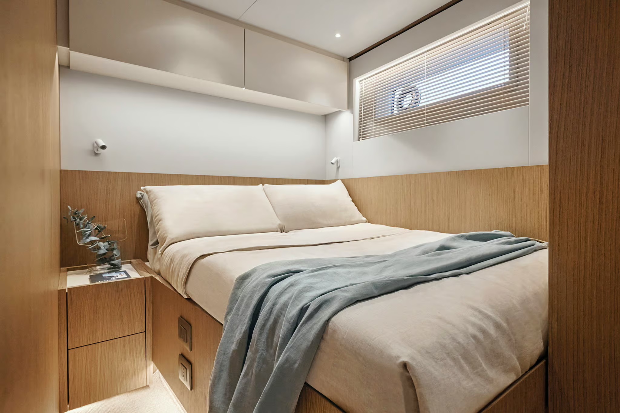 Azimut Seadeck 7, gastenhut