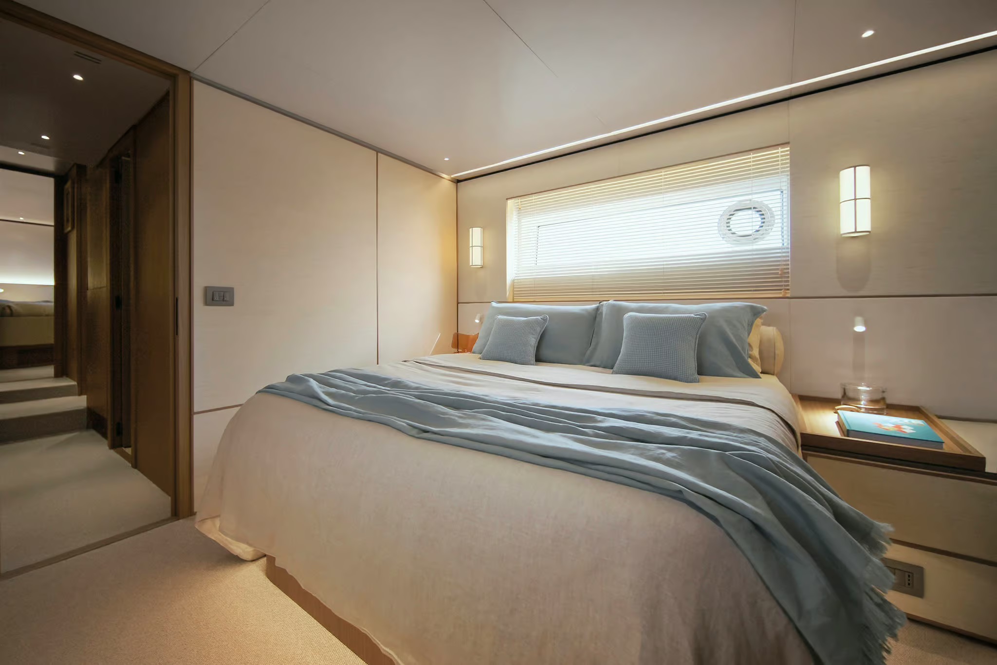 Azimut Seadeck 7, hoofdhut