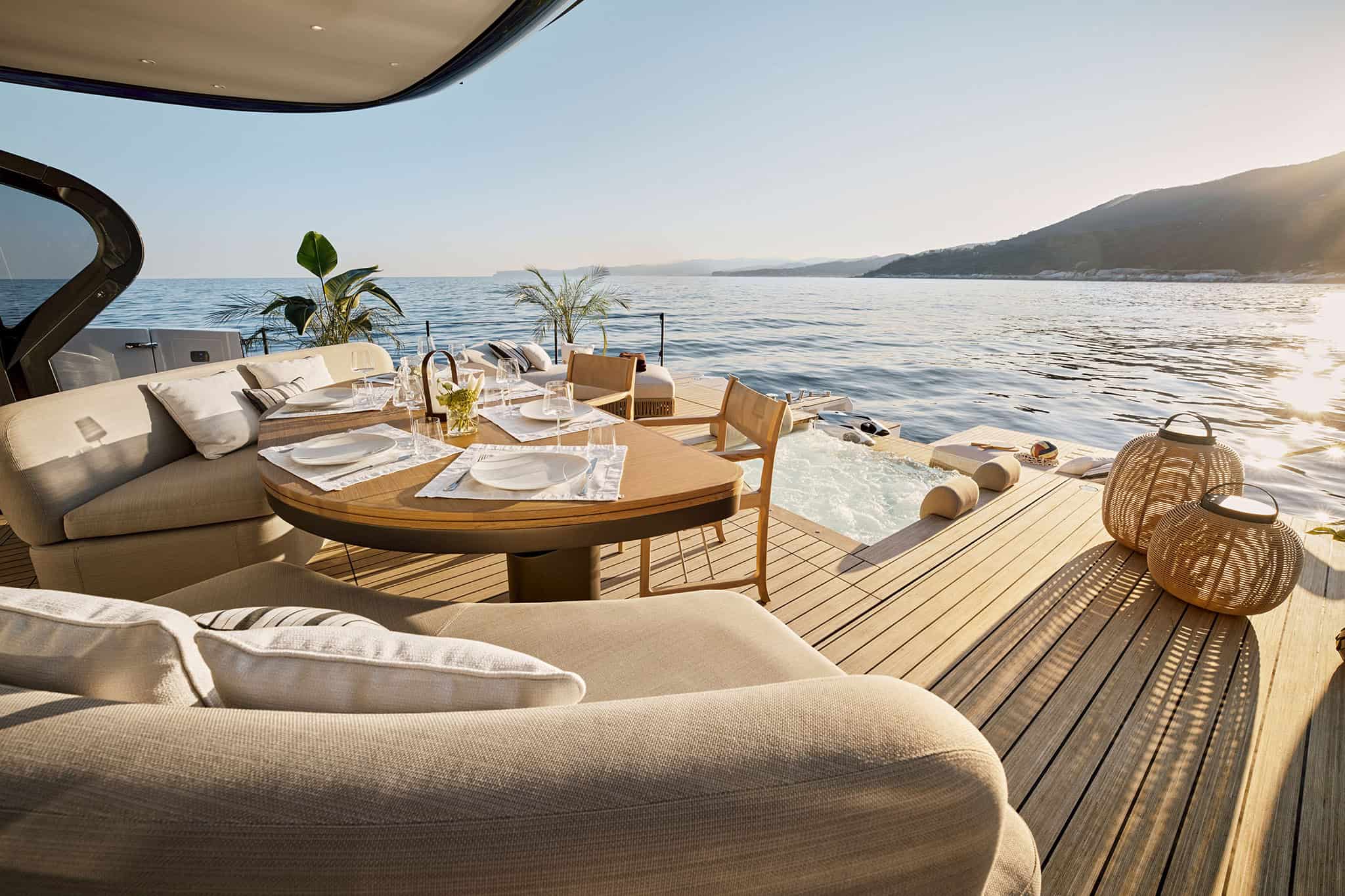 Azimut Seadeck 9, fun island
