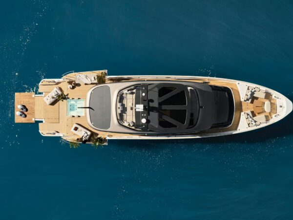 Azimut Seadeck 9, luchtfoto