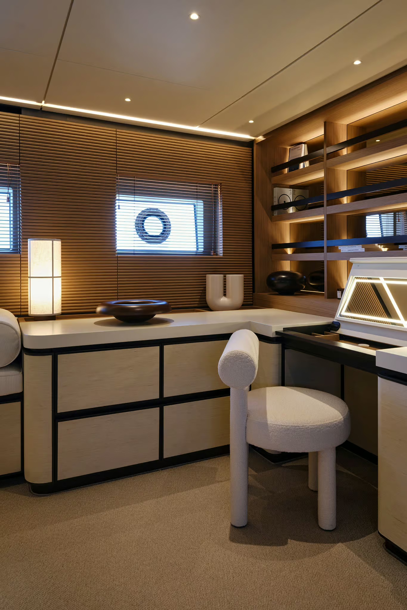 Azimut Seadeck 9, hoofdhut