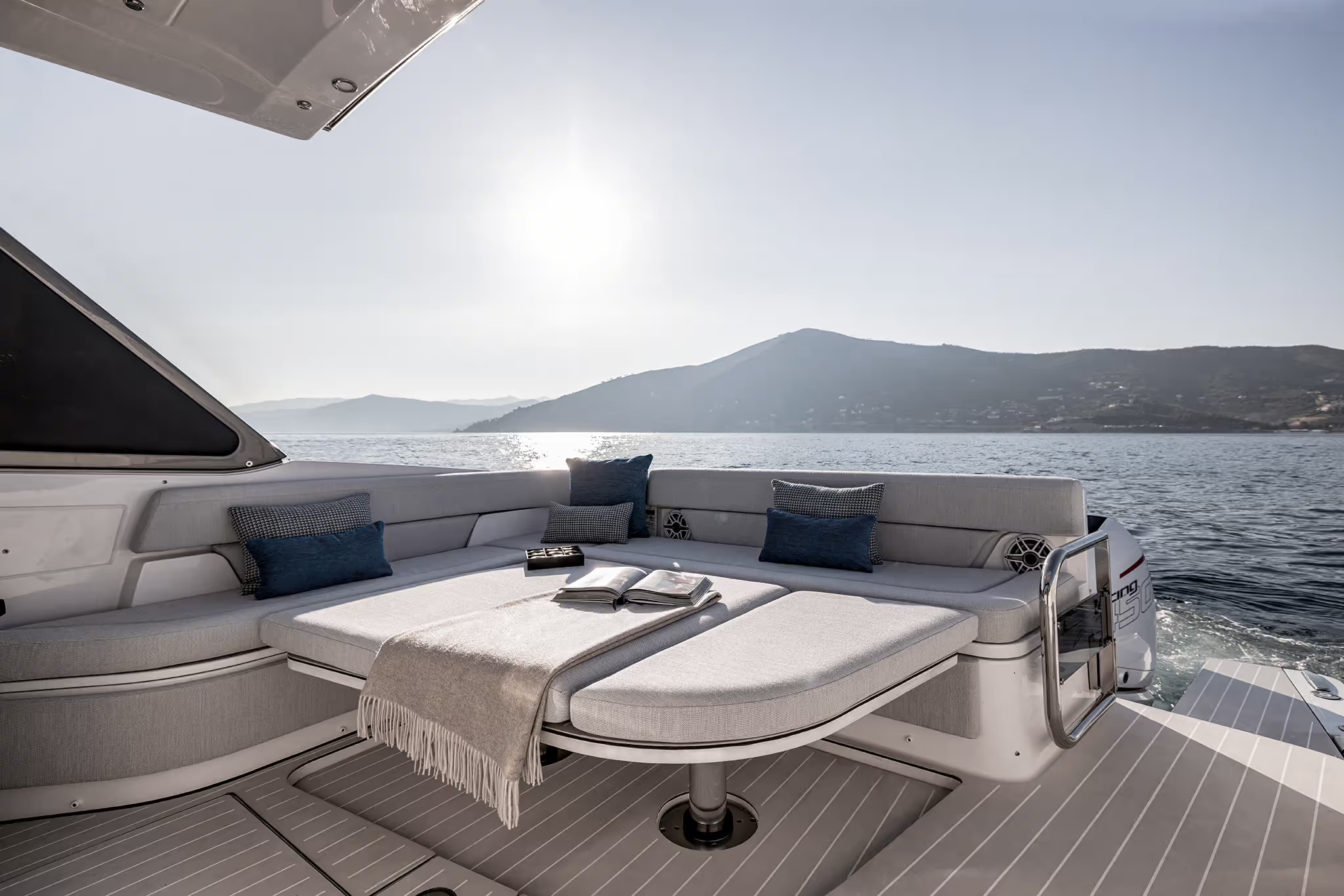 Azimut Verve 42, zonnedek