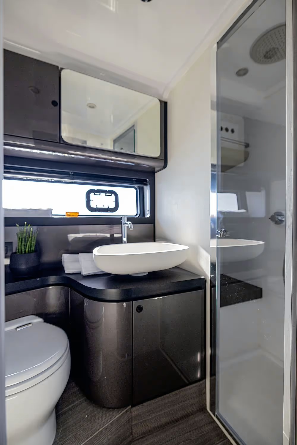 Azimut Verve 42, badkamer