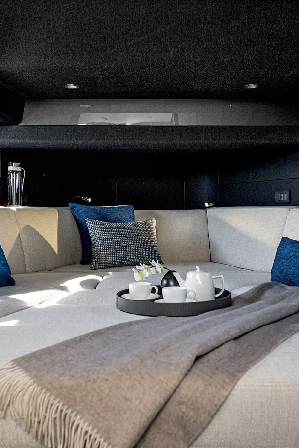 Azimut Verve 42, eethoek