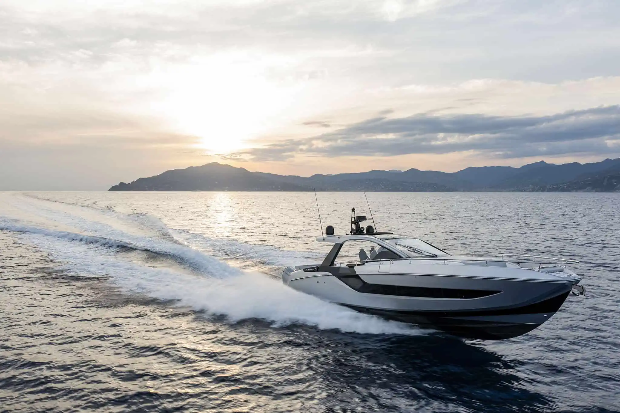Azimut Verve 48, boot van buiten