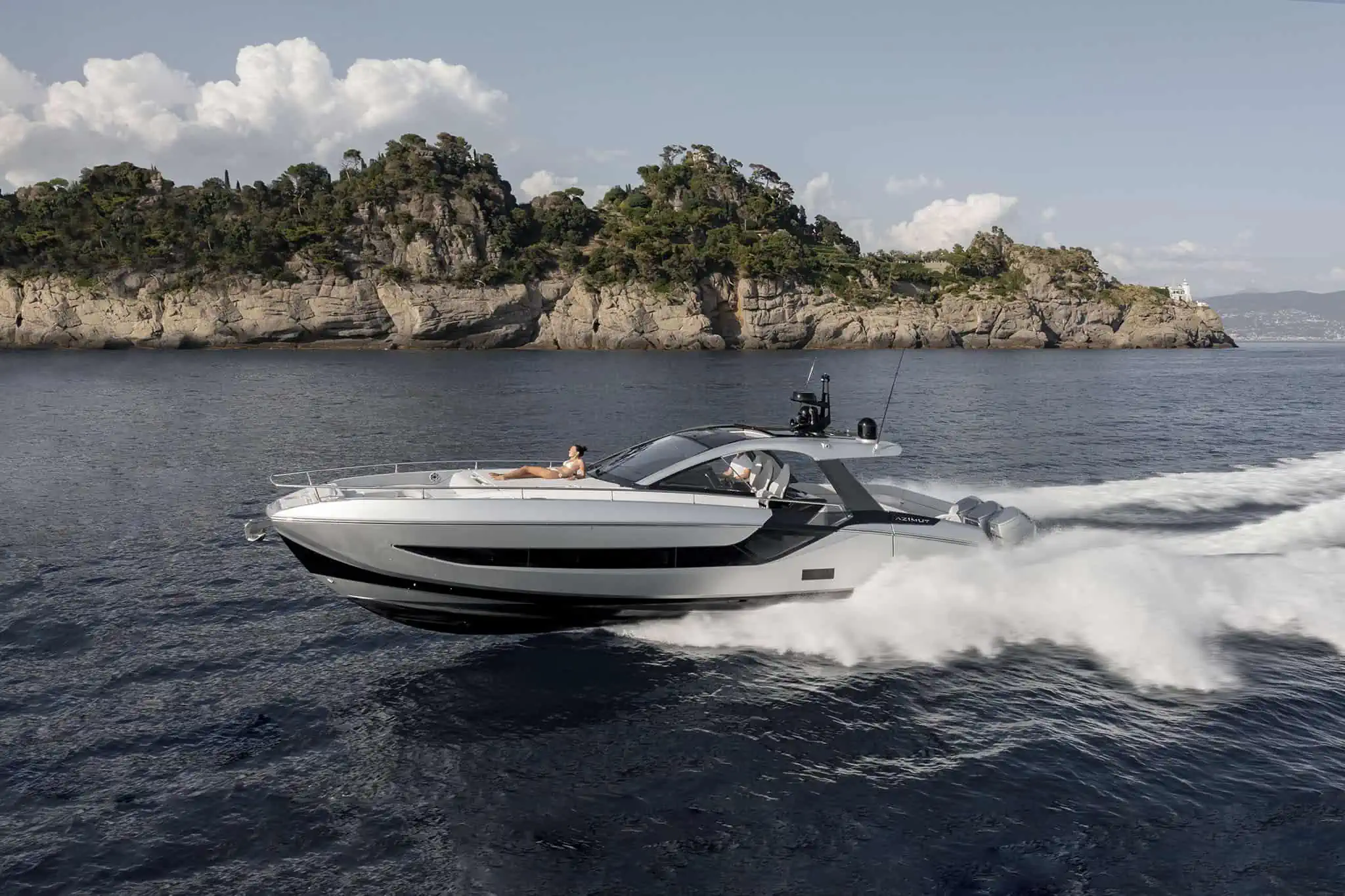 Azimut Verve 48, boot van buiten