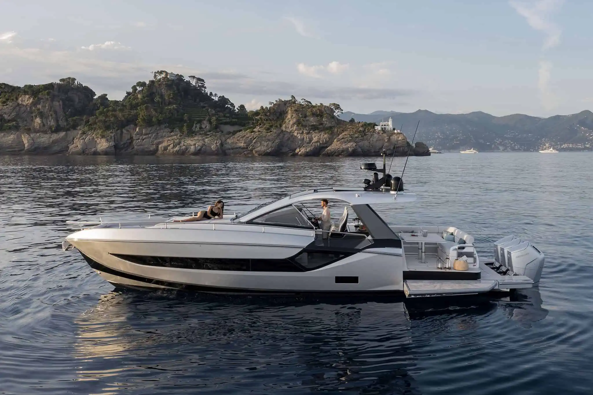 Azimut Verve 48, boot van buiten