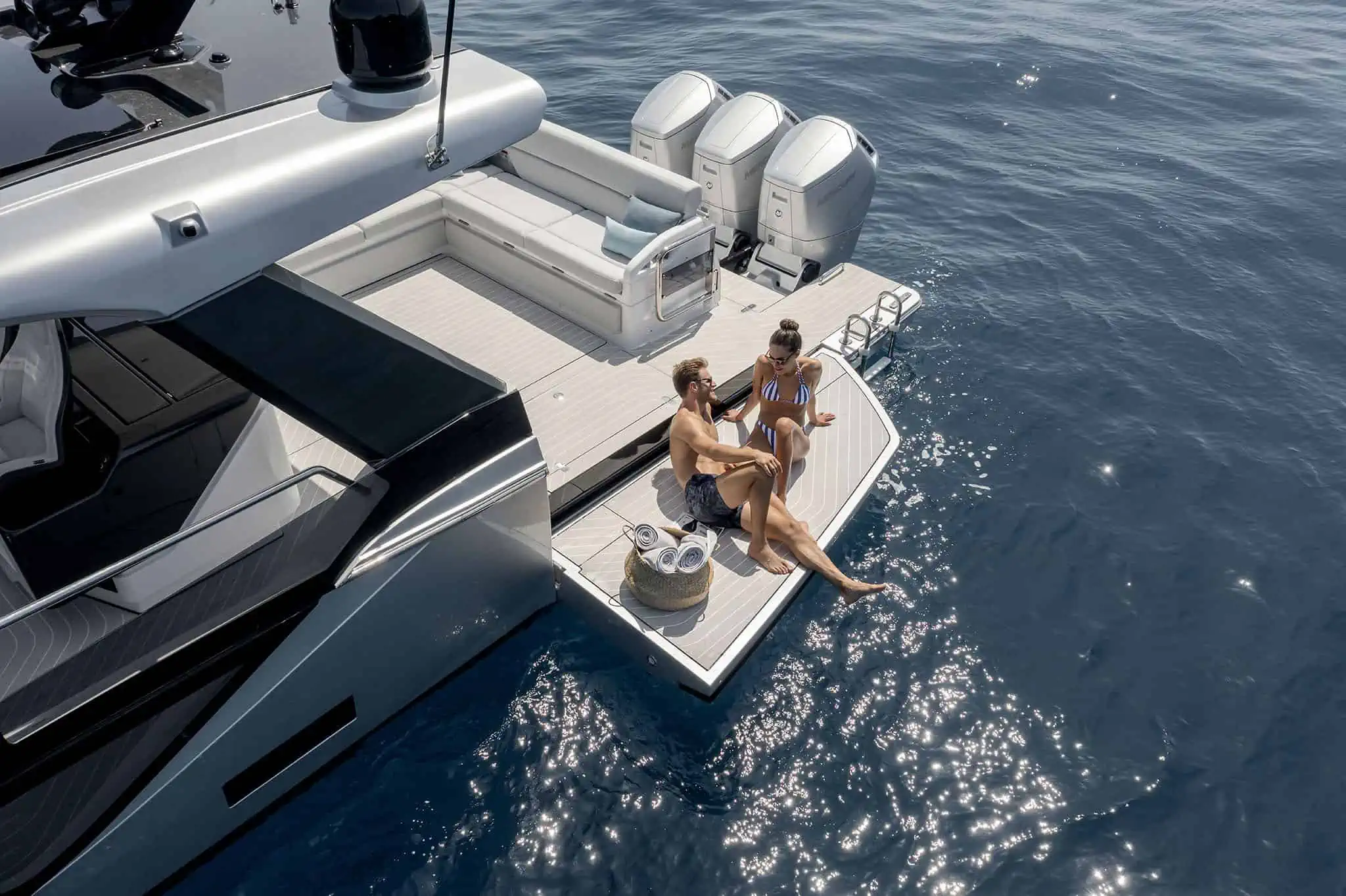 Azimut Verve 48, boot van buiten