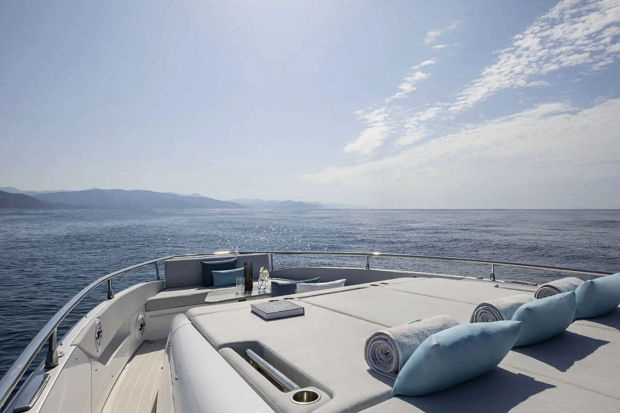 Azimut Verve 48, boot van buiten