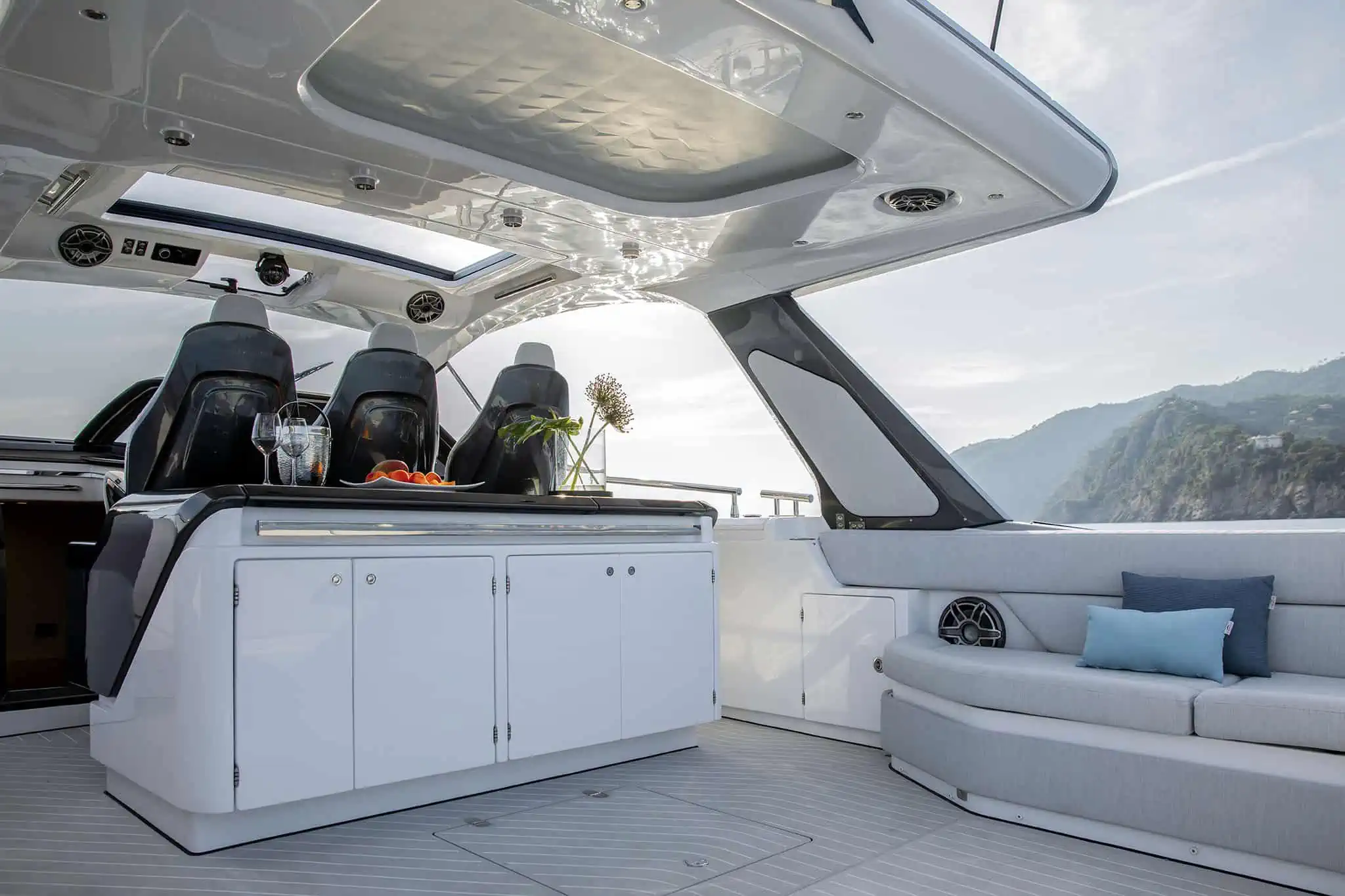 Azimut Verve 48, boot van buiten