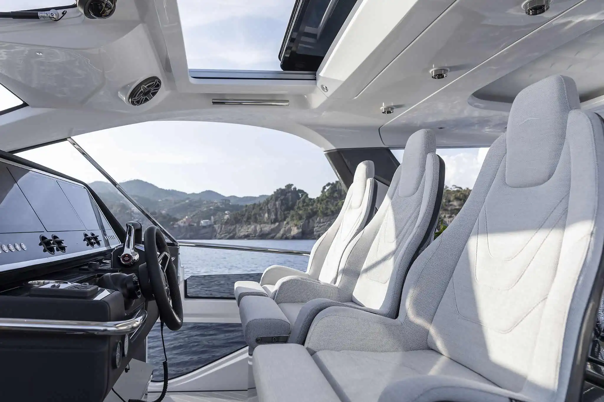 Azimut Verve 48, boot van buiten