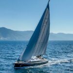 Bavaria C46, zeilboot varend op zee