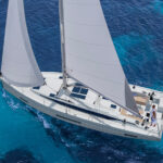 Bavaria C46 eLINE, zeilboot varend op zee