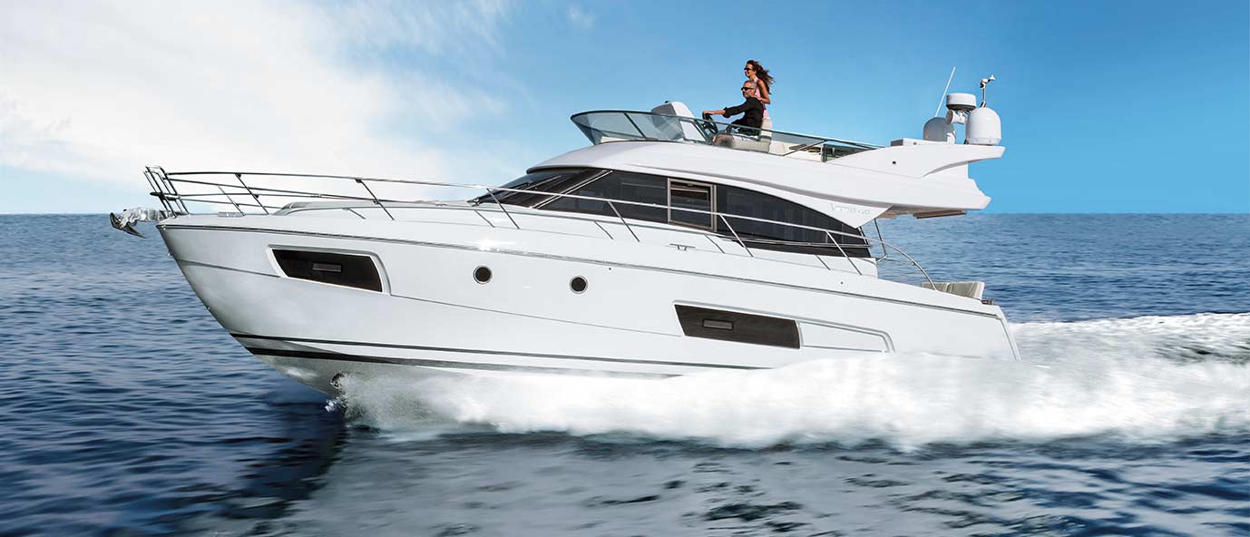 Bavaria VIRTESS 420, boot varend op zee