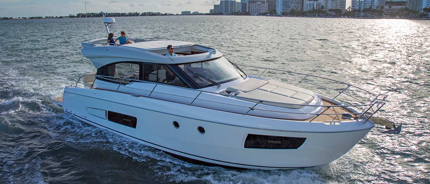 Bavaria VIRTESS 420, boot varend voor skyline