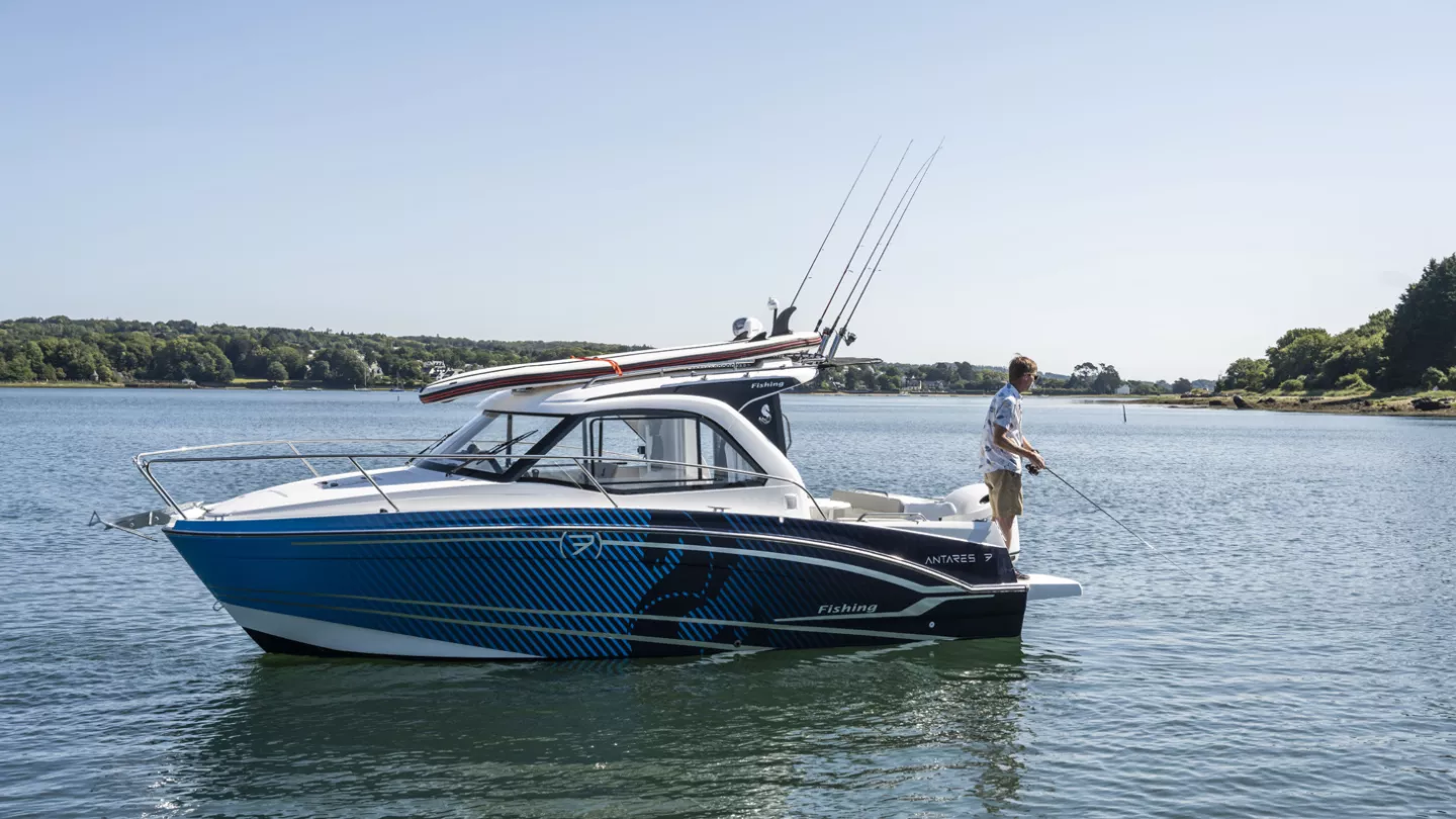 Beneteau Antares 7 Fishing