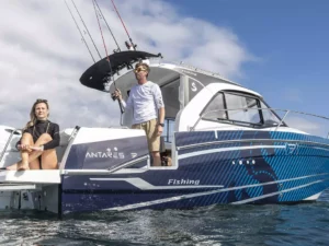 Beneteau Antares 7 Fishing