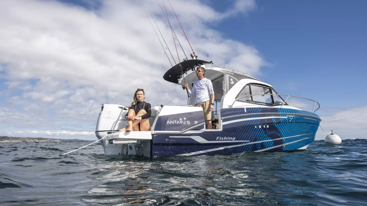 Beneteau Antares 7 Fishing