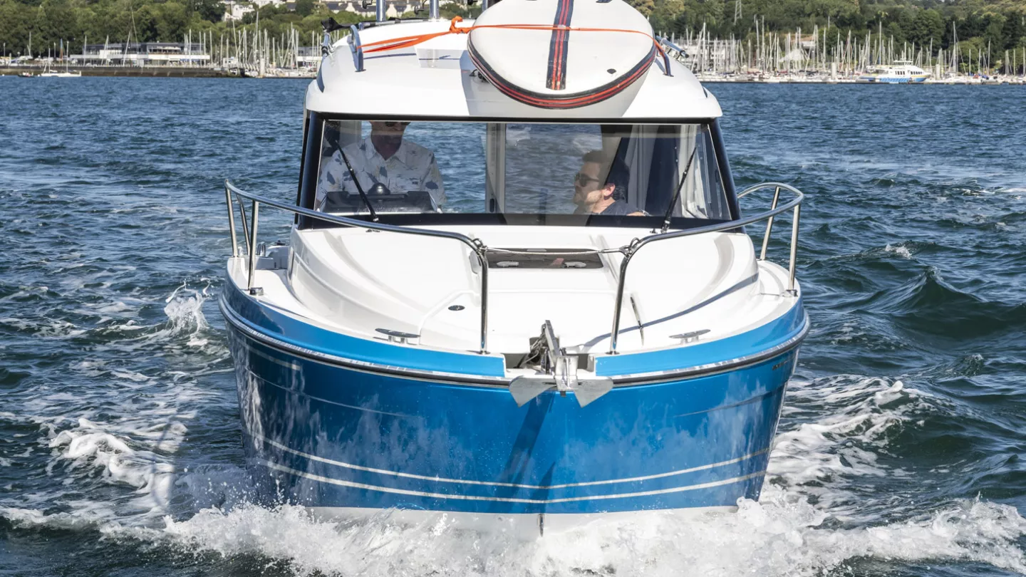 Beneteau Antares 7 Fishing