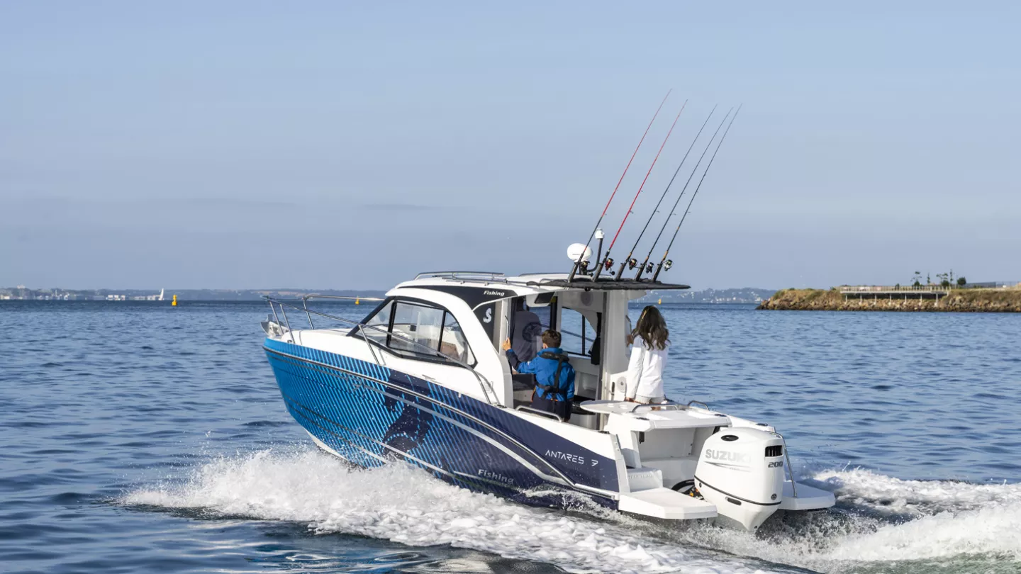 Beneteau Antares 7 Fishing