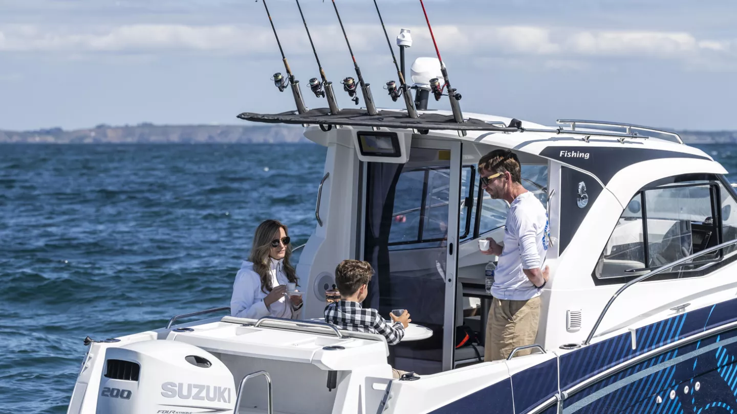 Beneteau Antares 7 Fishing