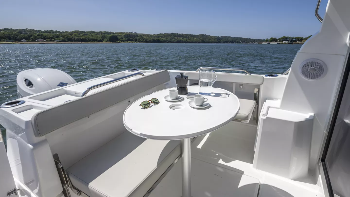 Beneteau Antares 7 Fishing