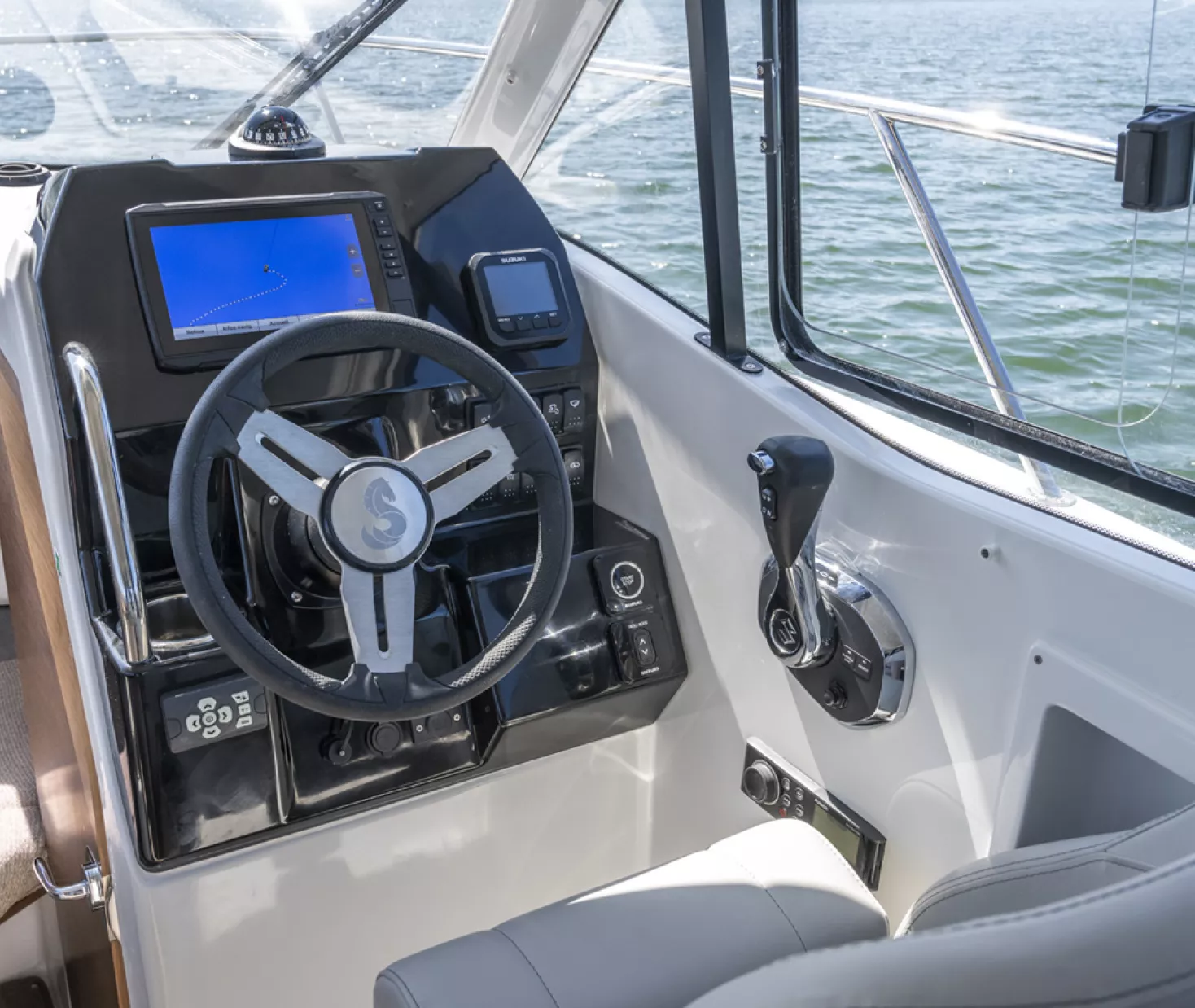 Beneteau Antares 7 Fishing