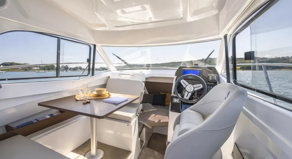 Beneteau Antares 7 Fishing