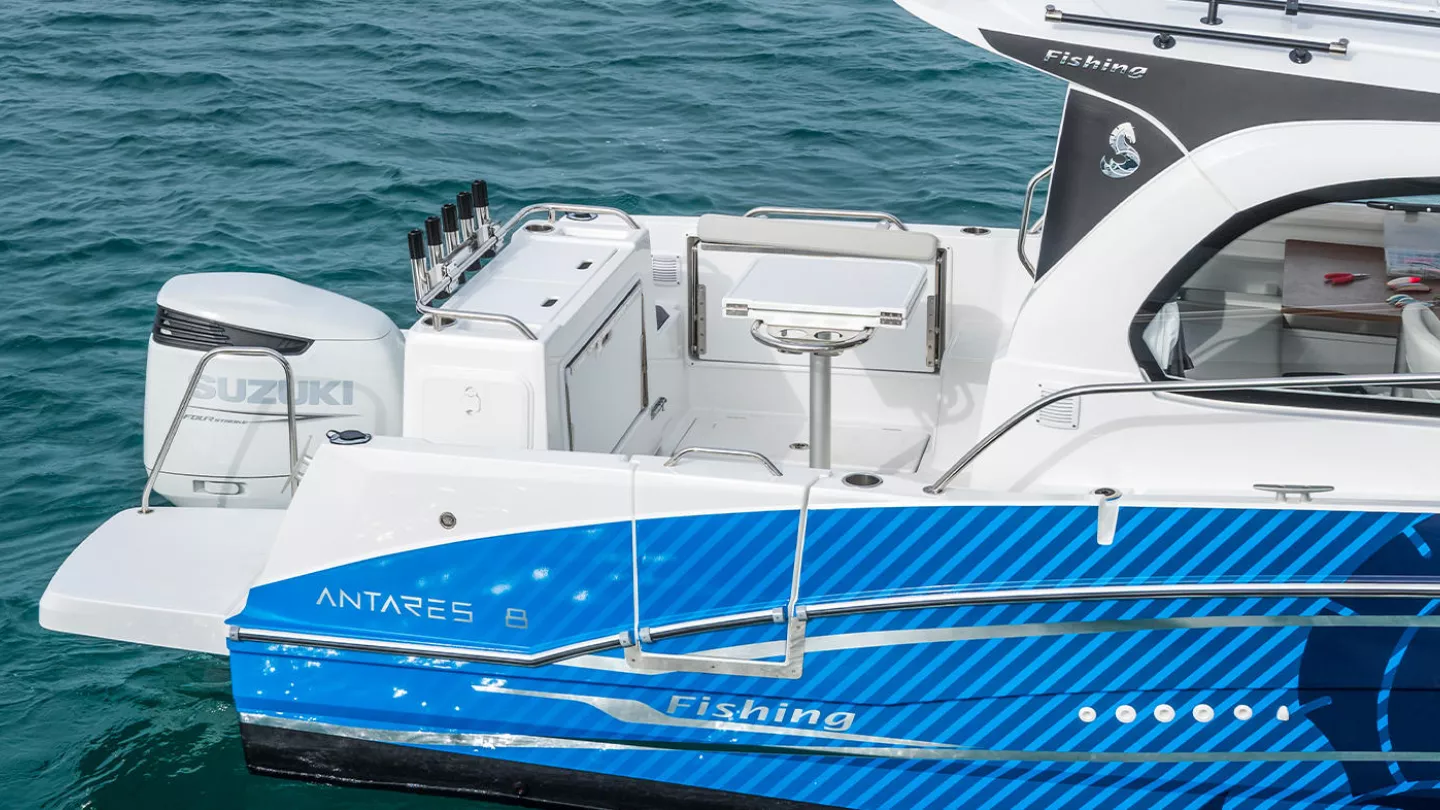 Beneteau Antares 8 Fishing