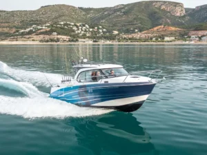 Beneteau Antares 8 Fishing