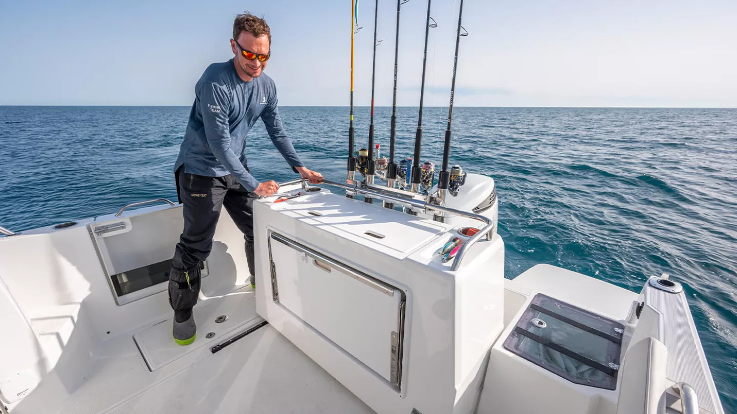 Beneteau Antares 8 Fishing