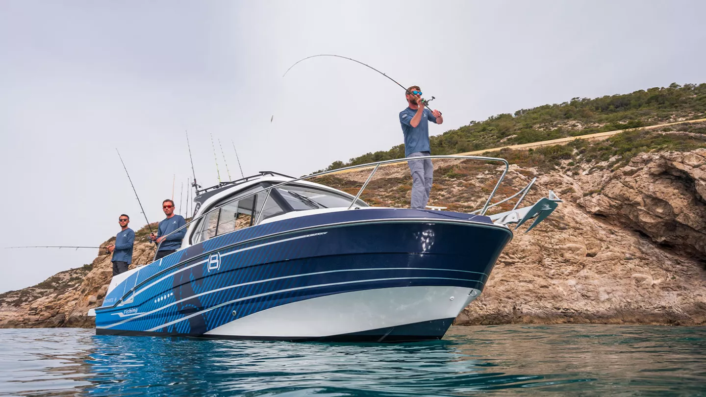 Beneteau Antares 8 Fishing