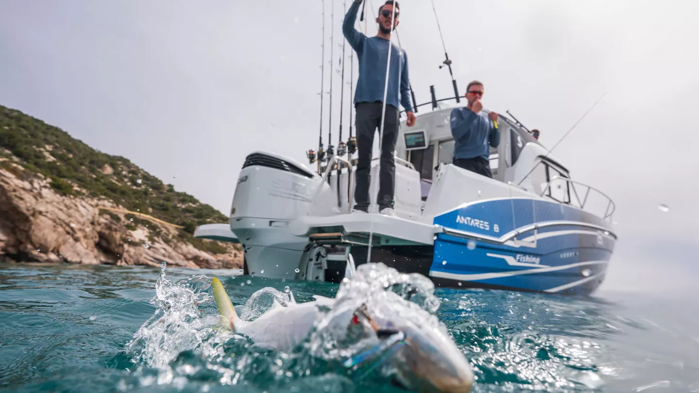 Beneteau Antares 8 Fishing