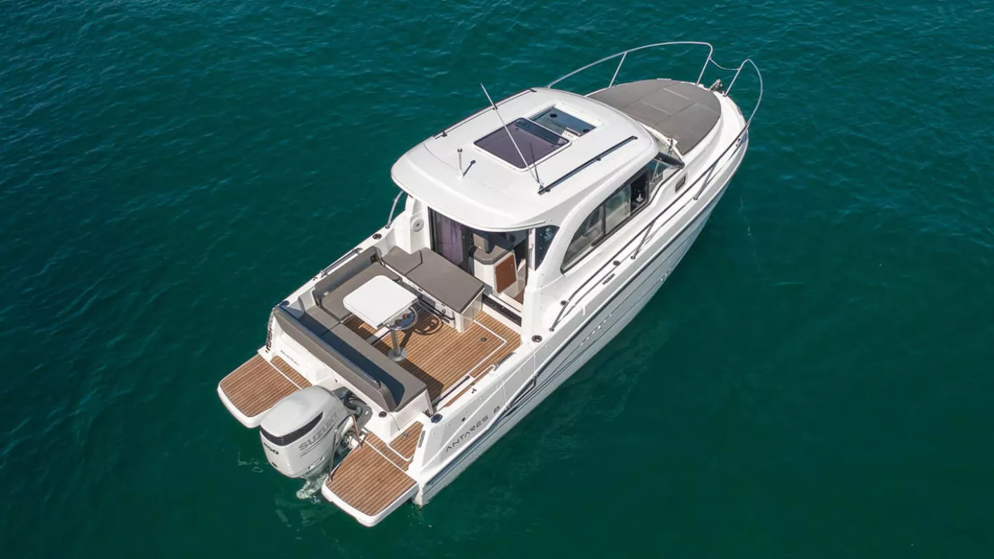 Beneteau Antares 8