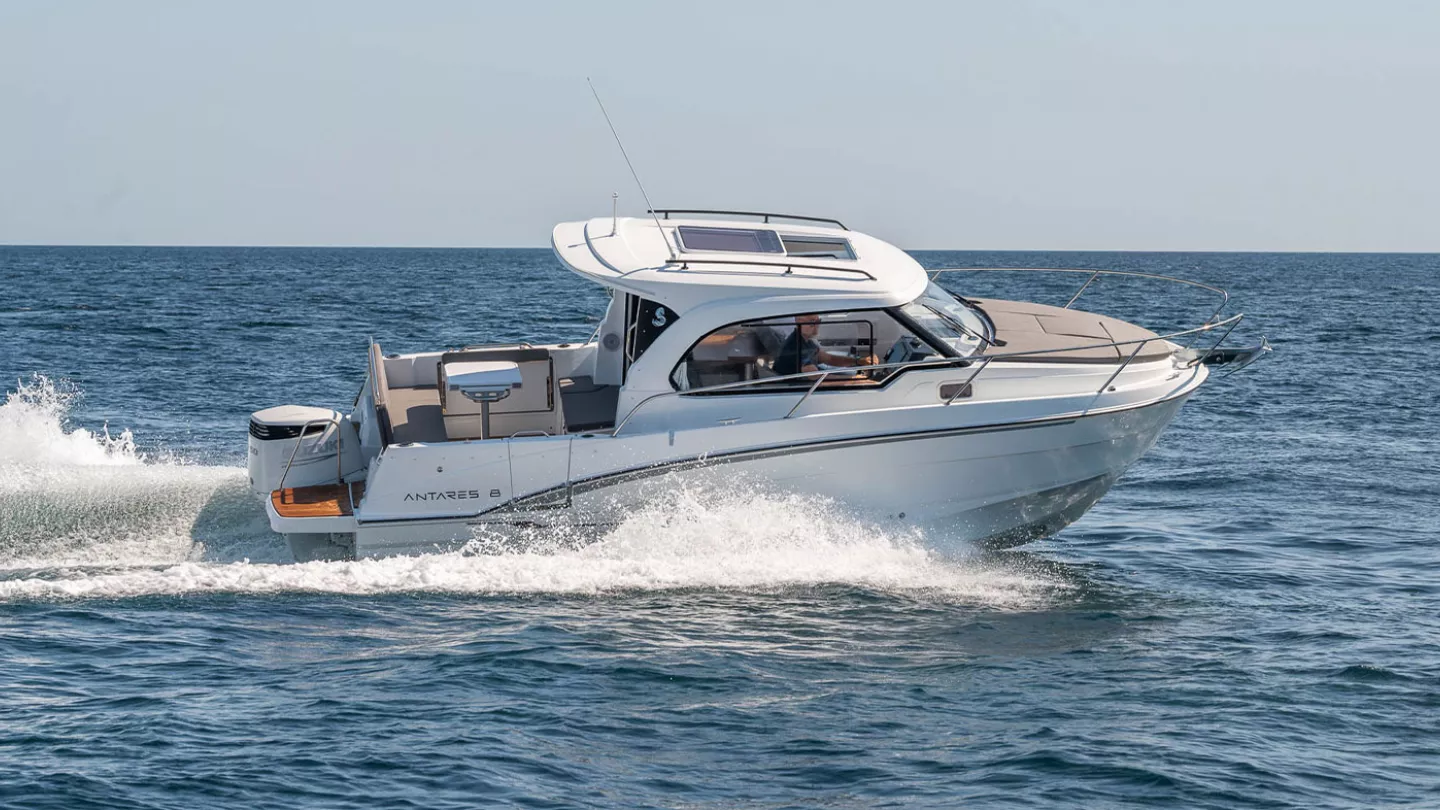 Beneteau Antares 8