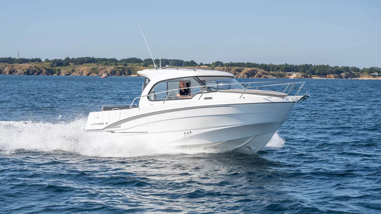 Beneteau Antares 8