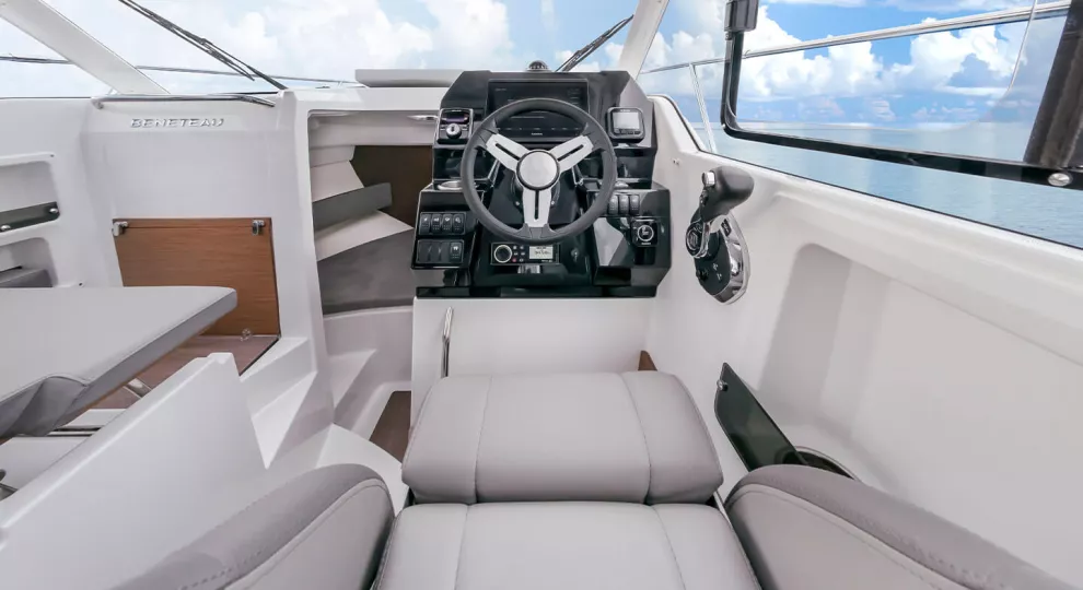 Beneteau Antares 8