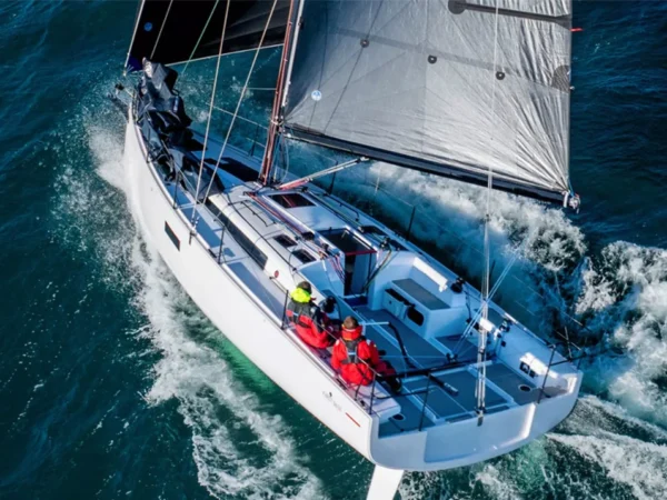 Beneteau First 36 SE, zeilboot varend op zee
