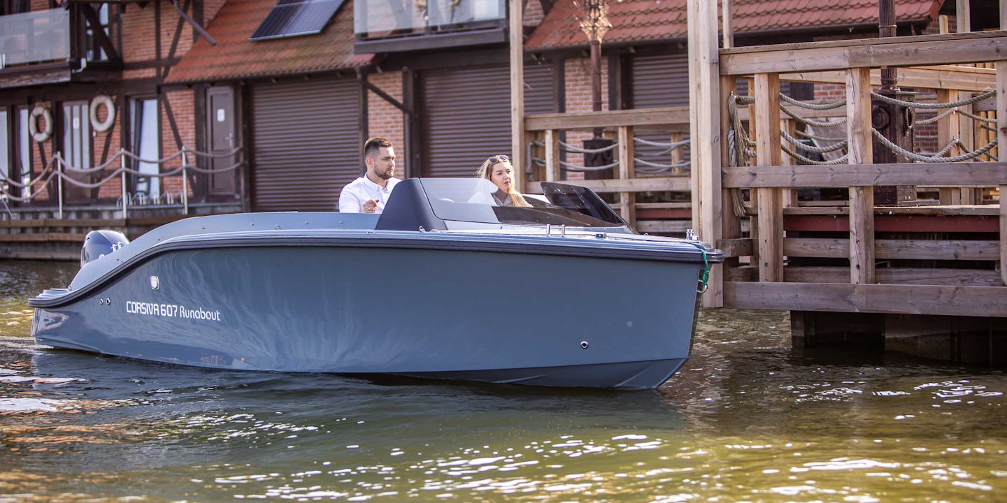 Corsiva 607 Runabout