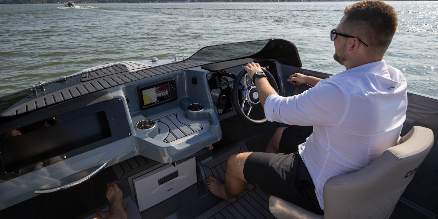 Corsiva 607 Runabout
