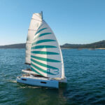 Lagoon 43, catamaran zeilend op zee