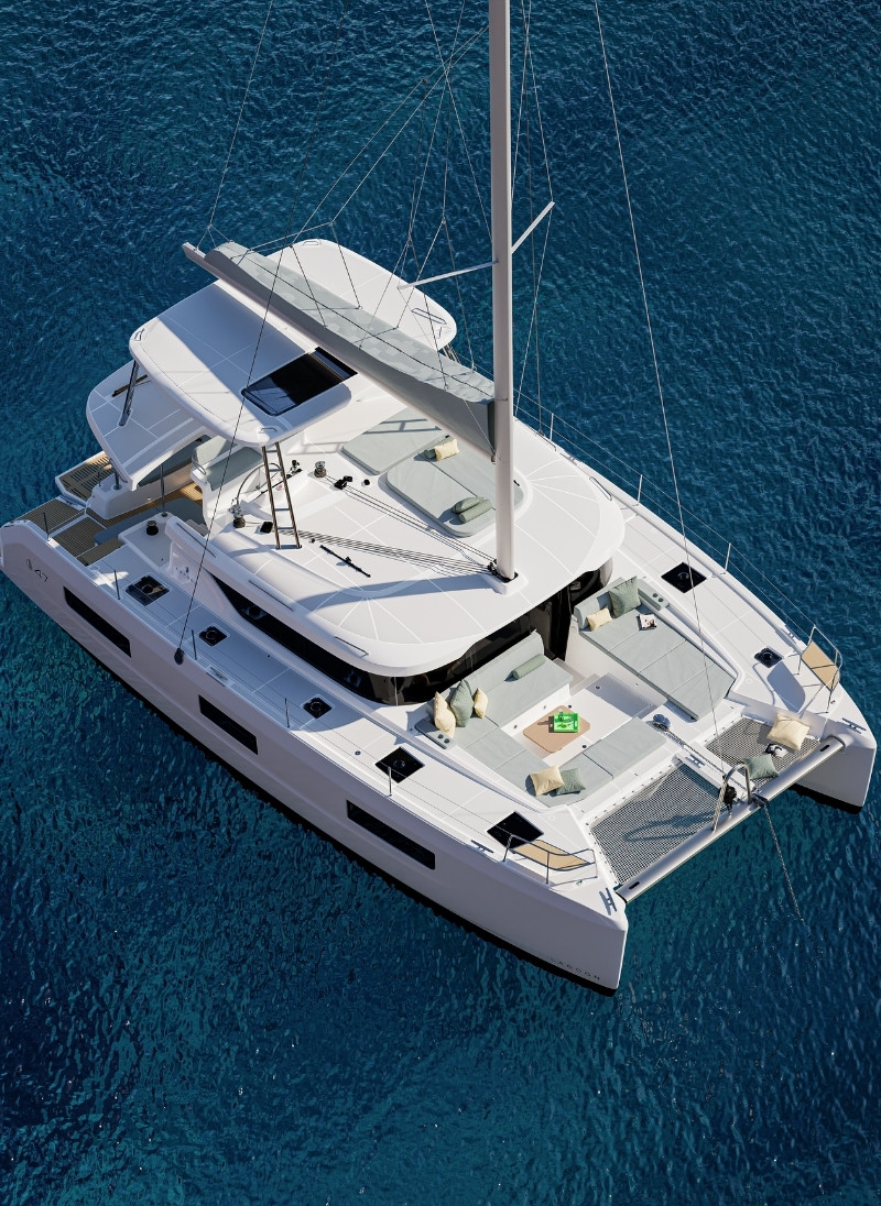 Lagoon 47, catamaran van bovenaf gefotografeerd